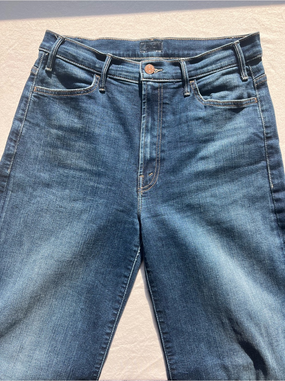 MOTHER Hustler Roller Sneak Jean in Troublemaker wash 30 - Picture 7 of 13
